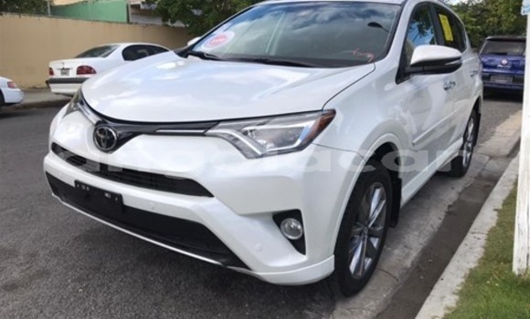 Buy Used Toyota RAV4 White Car in Luanda in Luanda Province