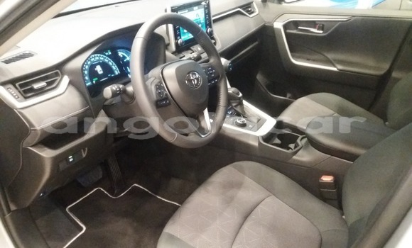 Buy Used Toyota RAV4 White Car in Benguela in Benguela Buy Used Toyota RAV4 White Car in Benguela in Benguela