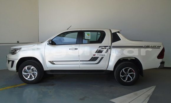 Buy Used Toyota Hilux Surf White Car in Luanda in Luanda Province Buy Used Toyota Hilux Surf White Car in Luanda in Luanda Province