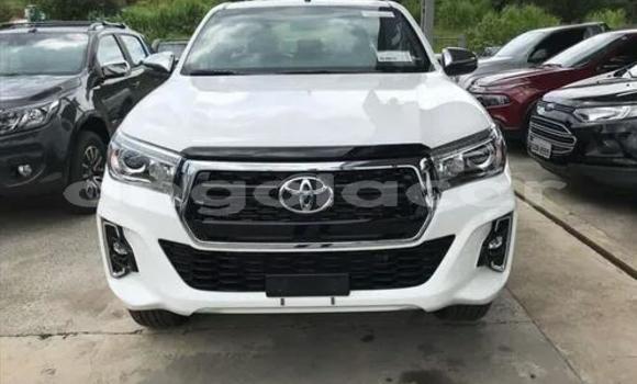 Acheter Occasion Voiture Toyota Hilux Blanc à Soyo, Zaïre