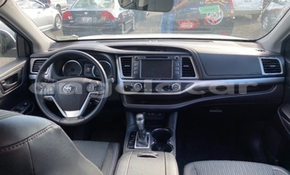 Comprar Usado Toyota Highlander Branco Carro em Luena em Moxico Comprar Usado Toyota Highlander Branco Carro em Luena em Moxico