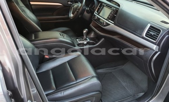 Buy Used Toyota Highlander Silver Car in Luanda in Luanda Province Buy Used Toyota Highlander Silver Car in Luanda in Luanda Province