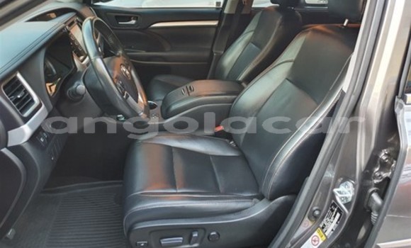 Buy Used Toyota Highlander Silver Car in Luanda in Luanda Province Buy Used Toyota Highlander Silver Car in Luanda in Luanda Province