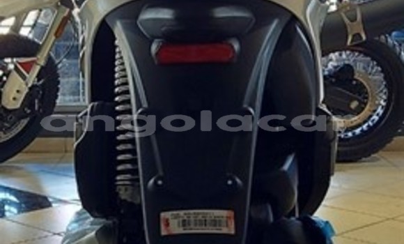 Comprar Usado Piaggio Fly 50/150 Branco Moto em Luena em Moxico Comprar Usado Piaggio Fly 50/150 Branco Moto em Luena em Moxico