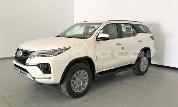 Acheter Occasion Voiture Toyota Fortuner Blanc à Soyo, Zaïre Acheter Occasion Voiture Toyota Fortuner Blanc à Soyo, Zaïre