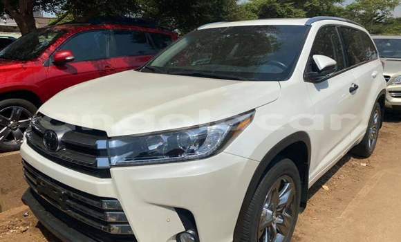 Comprar Usado Toyota Highlander Outro Carro em Huambo em Huambo