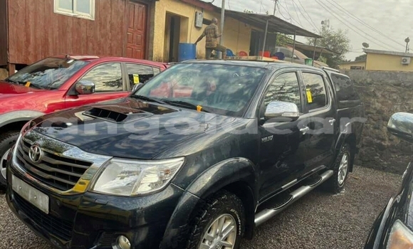 Buy Used Toyota Hilux Black Car in Huambo in Huambo