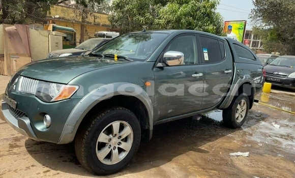Comprar Usado Mitsubishi L200 Outro Carro em Huambo em Huambo