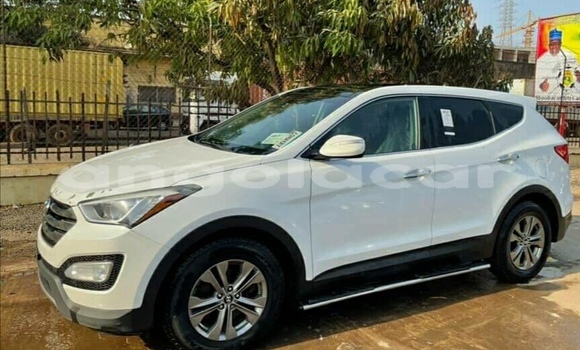 Comprar Usado Hyundai Santa Fe Branco Carro em Huambo em Huambo