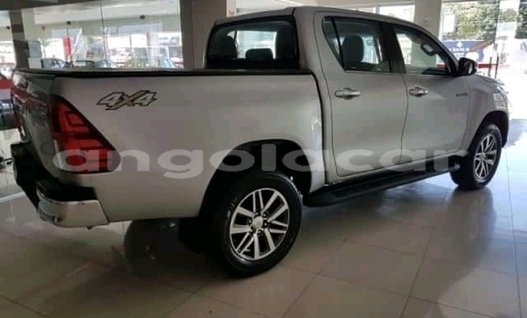 Comprar Usado Toyota Hilux Prata Carro em Moçâmedes em Namibe Province Comprar Usado Toyota Hilux Prata Carro em Moçâmedes em Namibe Province