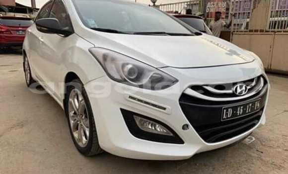 Acheter Occasion Voiture Hyundai i30 Blanc à Moçâmedes, Province de Namibe Acheter Occasion Voiture Hyundai i30 Blanc à Moçâmedes, Province de Namibe