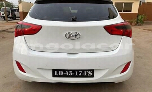 Buy Used Hyundai i30 White Car in Moçâmedes in Namibe Province Buy Used Hyundai i30 White Car in Moçâmedes in Namibe Province