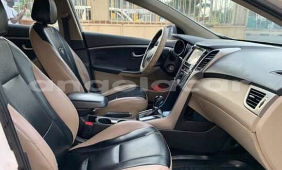 Buy Used Hyundai i30 White Car in Moçâmedes in Namibe Province Buy Used Hyundai i30 White Car in Moçâmedes in Namibe Province