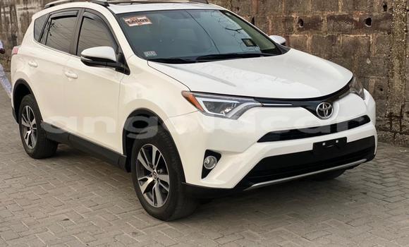 Acheter Occasion Voiture Toyota RAV4 Blanc à Luena, Moxico