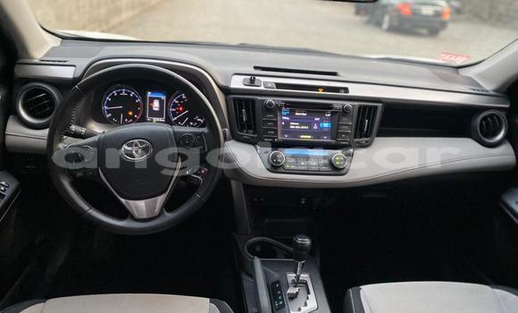 Acheter Occasion Voiture Toyota RAV4 Blanc à Luena, Moxico Acheter Occasion Voiture Toyota RAV4 Blanc à Luena, Moxico