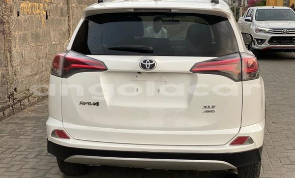 Acheter Occasion Voiture Toyota RAV4 Blanc à Luena, Moxico Acheter Occasion Voiture Toyota RAV4 Blanc à Luena, Moxico