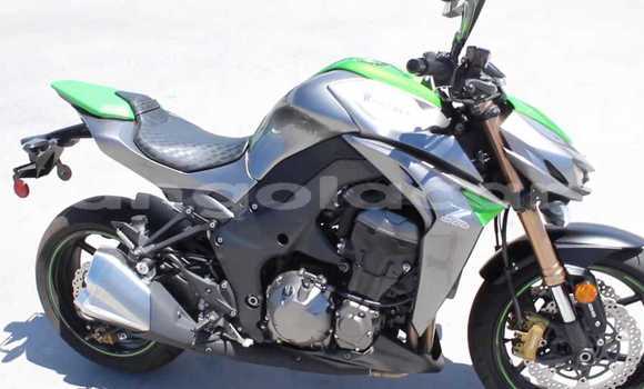 Comprar Usado Kawasaki Z 1000 Bege Moto em Luanda em Luanda Province