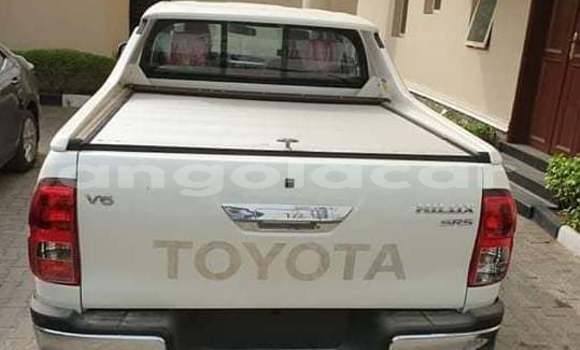 Acheter Occasion Voiture Toyota Hilux Surf Blanc à Huambo, Huambo Acheter Occasion Voiture Toyota Hilux Surf Blanc à Huambo, Huambo