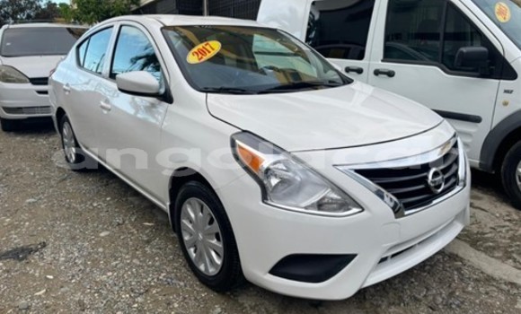 Comprar Usado Nissan Versa Branco Carro em Luena em Moxico
