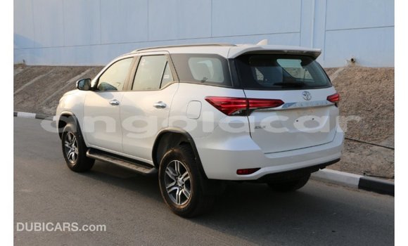 Acheter Import Voiture Toyota Fortuner Noir à Import - Dubai, Province de Bengo Acheter Import Voiture Toyota Fortuner Noir à Import - Dubai, Province de Bengo