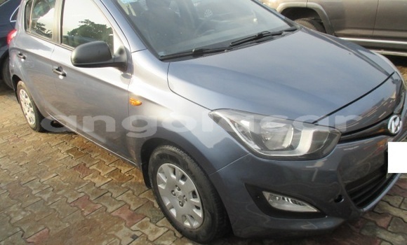Comprar Usado Hyundai i20 Prata Carro em N'zeto em Zaire
