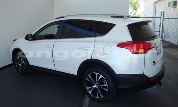Comprar Usado Toyota RAV4 Vermelho Carro em Luanda em Luanda Province Comprar Usado Toyota RAV4 Vermelho Carro em Luanda em Luanda Province