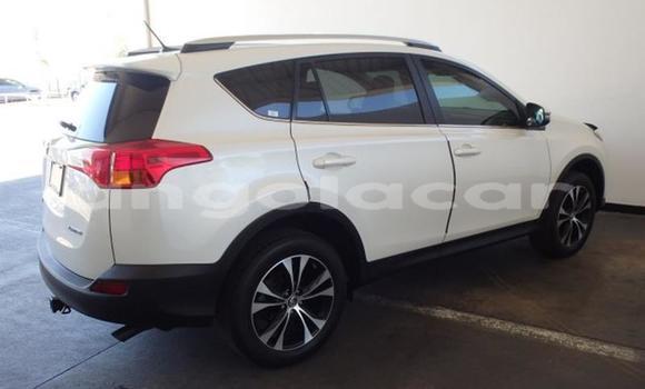 Comprar Usado Toyota RAV4 Vermelho Carro em Luanda em Luanda Province Comprar Usado Toyota RAV4 Vermelho Carro em Luanda em Luanda Province