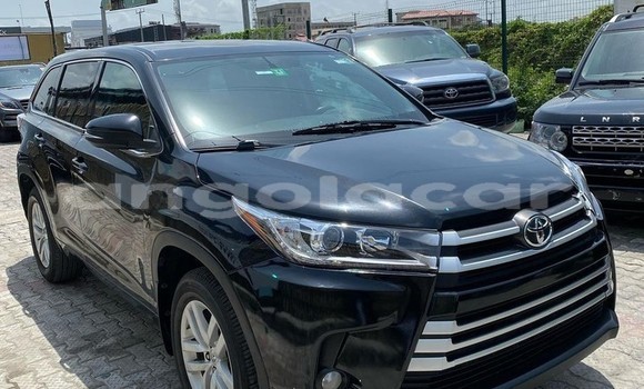 Acheter Occasion Voiture Toyota Highlander Noir à Soyo, Zaïre Acheter Occasion Voiture Toyota Highlander Noir à Soyo, Zaïre