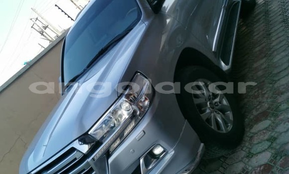 Comprar Usado Toyota Land Cruiser Prata Carro em Luena em Moxico