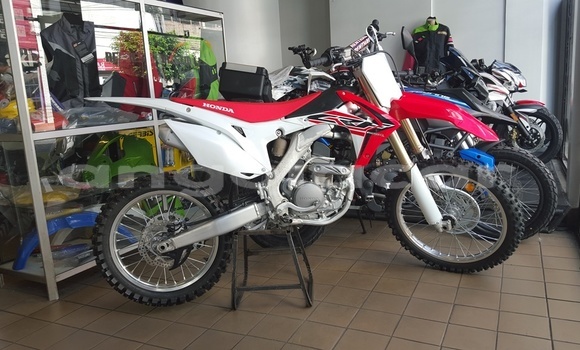Buy Used Honda CRF250X White Bike in Luanda in Luanda Province Buy Used Honda CRF250X White Bike in Luanda in Luanda Province