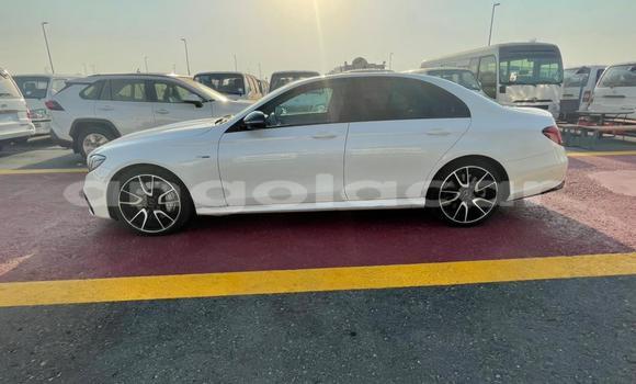 Comprar Usado Mercedes-Benz E-klasse AMG Branco Carro em Luanda em Luanda Province Comprar Usado Mercedes-Benz E-klasse AMG Branco Carro em Luanda em Luanda Province