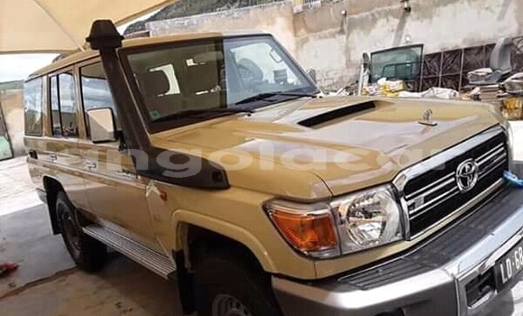 Buy Used Toyota Land Cruiser Silver Car in Menongue in Kuando Kubango