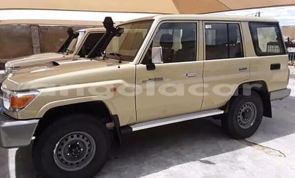 Comprar Usado Toyota Land Cruiser Prata Carro em Menongue em Kuando Kubango Comprar Usado Toyota Land Cruiser Prata Carro em Menongue em Kuando Kubango