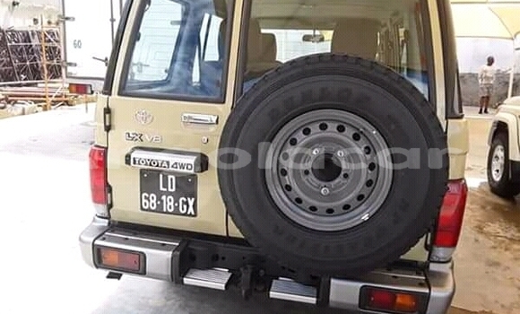 Comprar Usado Toyota Land Cruiser Prata Carro em Menongue em Kuando Kubango Comprar Usado Toyota Land Cruiser Prata Carro em Menongue em Kuando Kubango