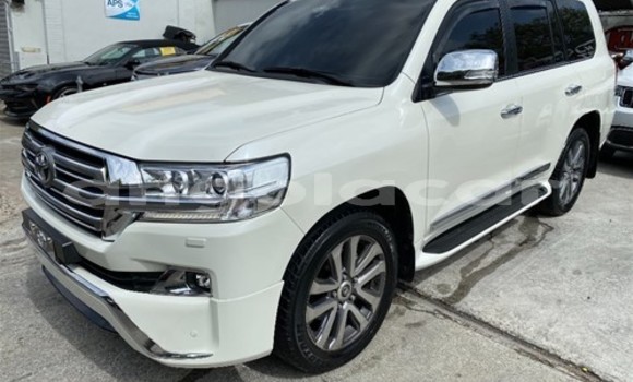 Acheter Neuf Voiture Toyota Land Cruiser Blanc à Menongue, Kuando Kubango Acheter Neuf Voiture Toyota Land Cruiser Blanc à Menongue, Kuando Kubango