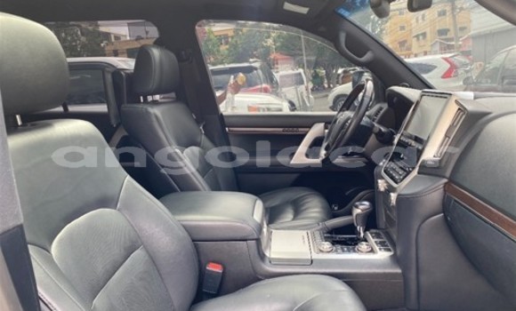 Acheter Neuf Voiture Toyota Land Cruiser Blanc à Menongue, Kuando Kubango Acheter Neuf Voiture Toyota Land Cruiser Blanc à Menongue, Kuando Kubango