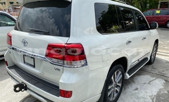 Acheter Neuf Voiture Toyota Land Cruiser Blanc à Menongue, Kuando Kubango Acheter Neuf Voiture Toyota Land Cruiser Blanc à Menongue, Kuando Kubango