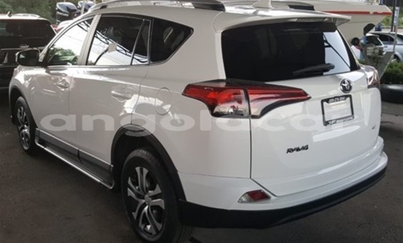Acheter Occasion Voiture Toyota RAV4 Blanc à Luena, Moxico Acheter Occasion Voiture Toyota RAV4 Blanc à Luena, Moxico