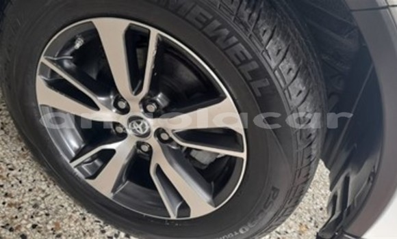 Comprar Usado Toyota RAV4 Branco Carro em Luena em Moxico Comprar Usado Toyota RAV4 Branco Carro em Luena em Moxico