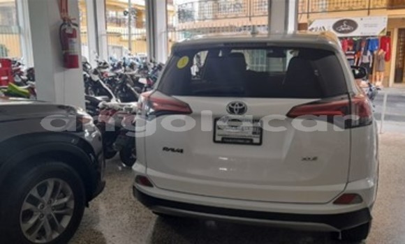 Comprar Usado Toyota RAV4 Branco Carro em Luena em Moxico Comprar Usado Toyota RAV4 Branco Carro em Luena em Moxico