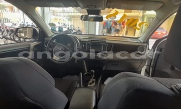 Comprar Usado Toyota RAV4 Branco Carro em Luena em Moxico Comprar Usado Toyota RAV4 Branco Carro em Luena em Moxico