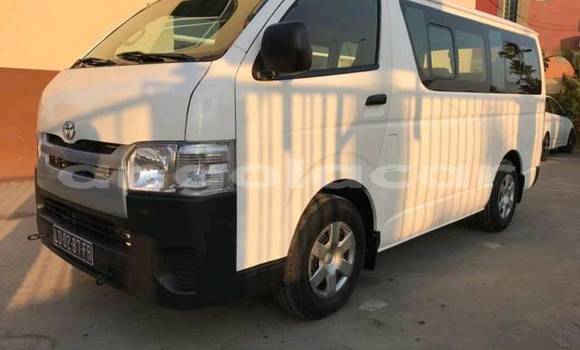 Buy New Toyota Hiace White Car in Luanda in Luanda Province Buy New Toyota Hiace White Car in Luanda in Luanda Province
