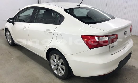 Acheter Occasion Voiture Kia rio Blanc à Soyo, Zaïre Acheter Occasion Voiture Kia rio Blanc à Soyo, Zaïre