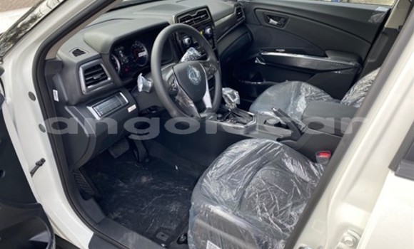 Acheter Occasion Voiture SsangYong Tivoli Blanc à Luena, Moxico Acheter Occasion Voiture SsangYong Tivoli Blanc à Luena, Moxico