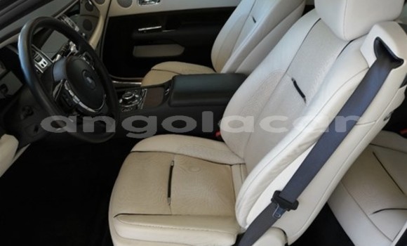 Comprar Usado Rolls-Royce Wraith Branco Carro em Luena em Moxico Comprar Usado Rolls-Royce Wraith Branco Carro em Luena em Moxico