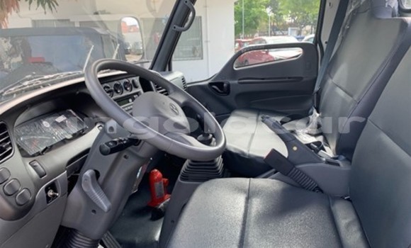 Comprar Novo Hyundai H200 Branco Carro em Luena em Moxico Comprar Novo Hyundai H200 Branco Carro em Luena em Moxico