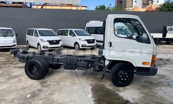 Comprar Novo Hyundai H200 Branco Carro em Luena em Moxico Comprar Novo Hyundai H200 Branco Carro em Luena em Moxico