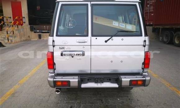 Buy New Toyota Land Cruiser White Car in Luanda in Luanda Province Buy New Toyota Land Cruiser White Car in Luanda in Luanda Province