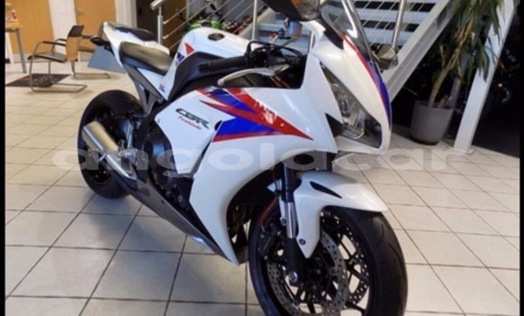 Acheter Occasion Moto Honda CBR Blanc à Luanda, Province de Luanda Acheter Occasion Moto Honda CBR Blanc à Luanda, Province de Luanda