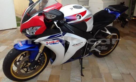 Comprar Usado Honda CBR 1000 RR Outro Moto em Luanda em Luanda Province
